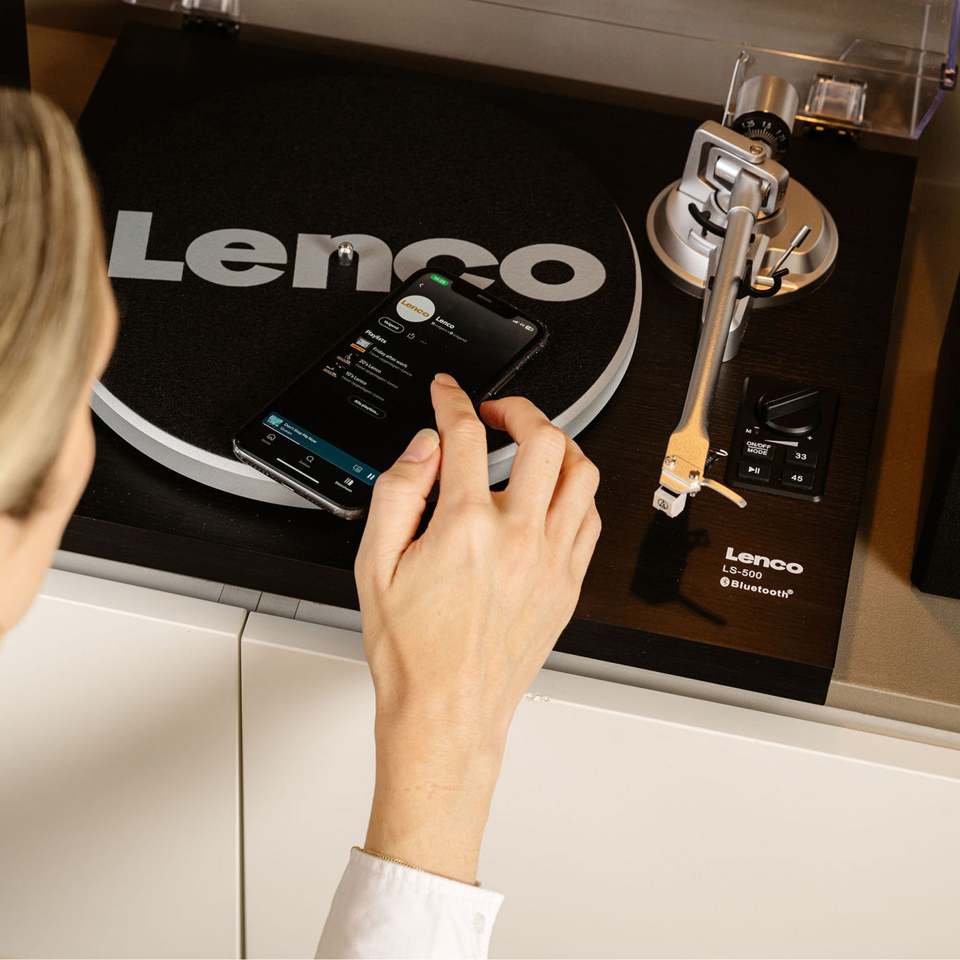 LENCO LS-500BK - Platenspeler met ingebouwde versterker en Bluetooth® plus 2 externe speakers - Zwart