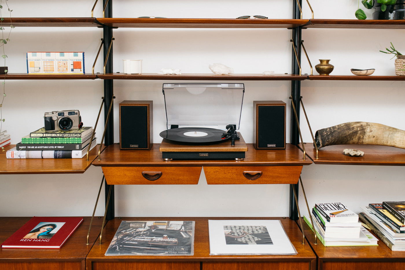 LENCO LS-100MP- Record Player with 2 external speakers 