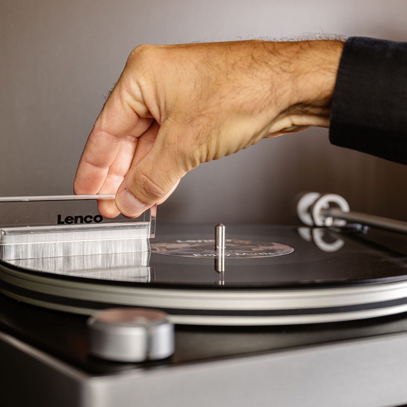 LENCO L-455BK - Record player with visible belt drive, brushed aluminium frame and Ortofon 2M RED cartridge - Black