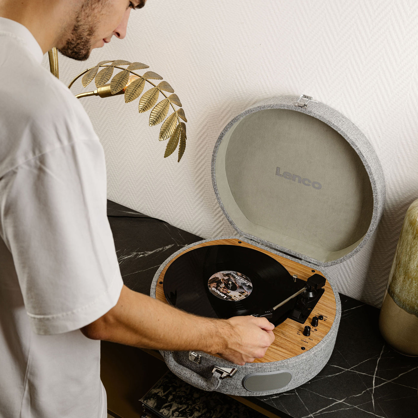 LENCO LS-66GY - Wooden retro record player with built-in speakers, Bluetooth® and AT3600L cartridge - Grey