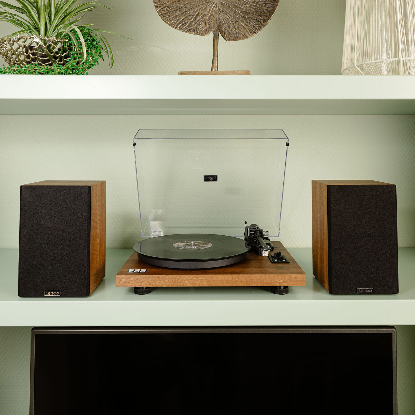 LENCO LS-480WD - Record player with built-in amplifier and Bluetooth® plus 2 external speakers - Wood